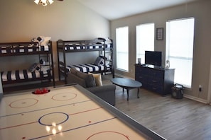 Bunk Room - 4 Twin Beds and Sofa Bed, Air Hockey, Arcade, Games and Roku TV