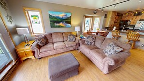Comfortable Living Area with Queen Sofabed - Comfortable Living Area with Queen Sofabed