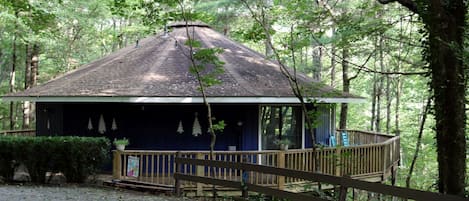 Beautiful round cabin nestled in the trees