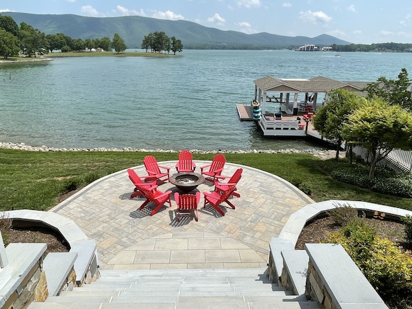 Firepit with seating for 8. Firewood provided for our guests.