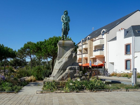 Statue, Monument, Eigentum, Skulptur, Wahrzeichen, \"Stadt, Die Architektur, Denkmal, Baum, Wohngebiet