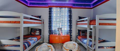 'Star Wars' Themed Double Bunk Bed Room - View #2