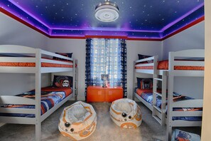 'Star Wars' Themed Double Bunk Bed Room - View #2