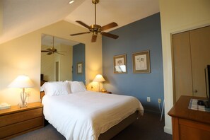 Queen Bed with TV and Fan in Loft Condo in Waterville Valley