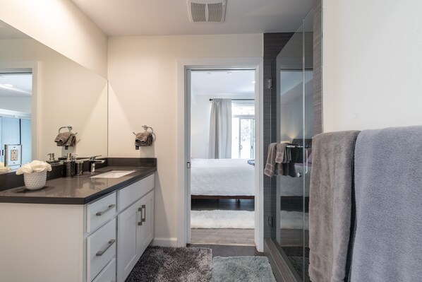 Easy access to the full bathroom right from your bedroom. 