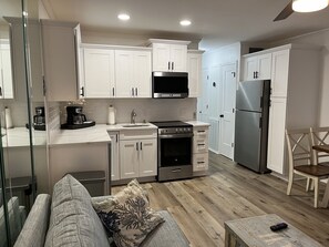 Beautiful new updated kitchen.