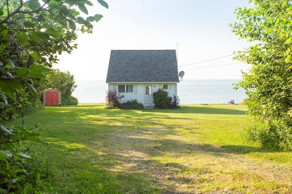 Welcome to Fundy Sunset Cottage offering peace and tranquility by the sea