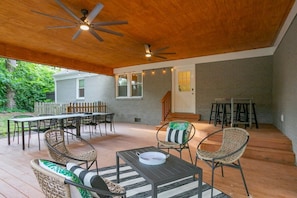 Spacious Outdoor Area w/Lots of Seating!