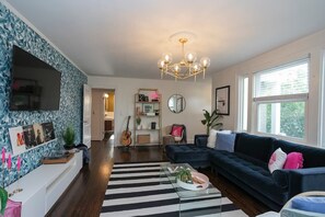 Spacious Living Room w/TV