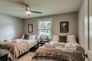 Bedroom w/Two Queens