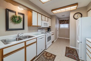 Full Kitchen with Major Appliances