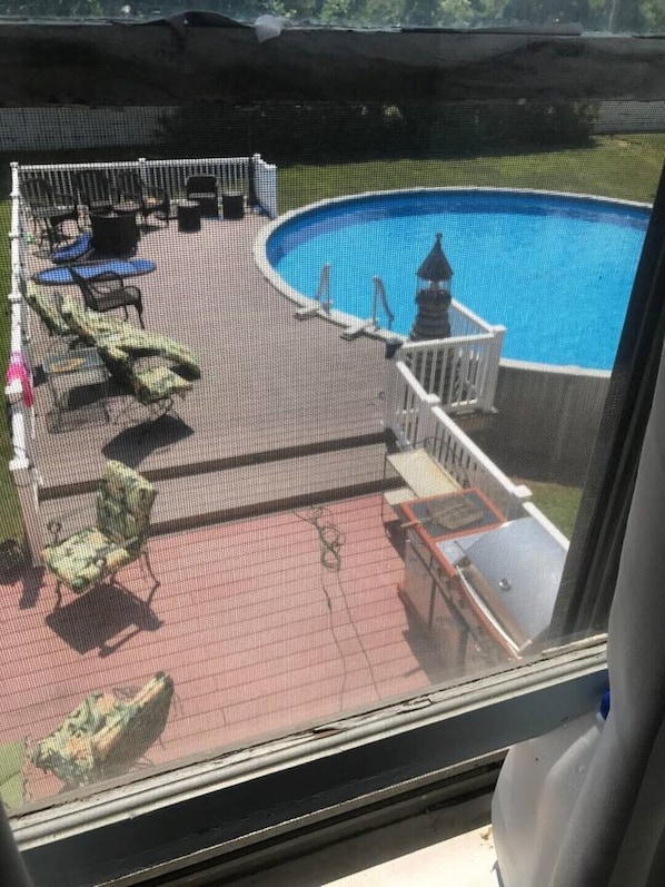 POOL AND DECK OF THE BACK