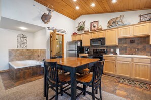 Full Kitchen with Dining Table