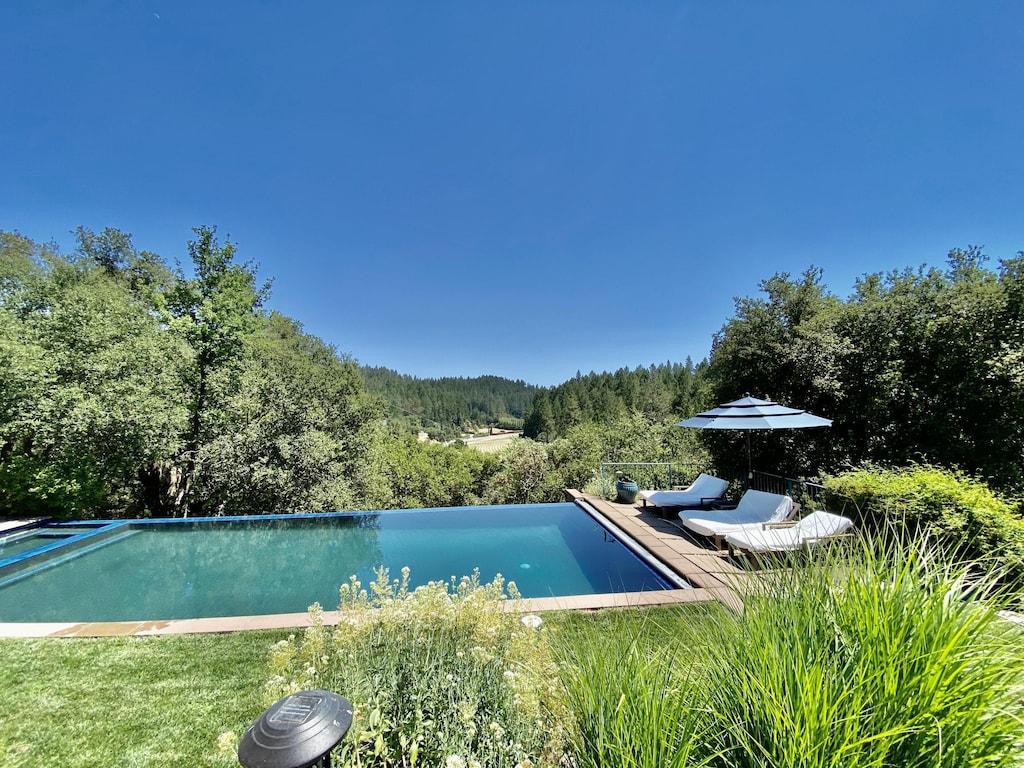 Villa Luba Helena's large heated infinity edge pool overlooking Napa Valley