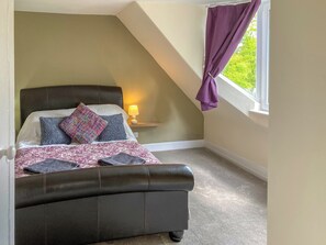 Double bedroom | The Groom&rsquo;s Cottage - Roddenloft, Mauchline