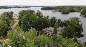 Beautiful Lakefront home
