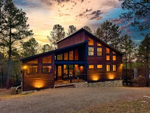 Crunchy leaves. Hot drinks. Warm fireplaces. Great views. Cozy socks! Fall here!