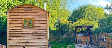 Ynys Hut in the Secret Garden