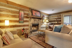 Living Room | Free WiFi | Central A/C & Heat