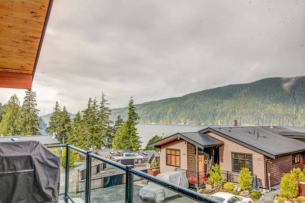 Stellar ocean and mountain views from outside the large balcony