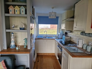 Fully fitted kitchen dishes and utensils everything supplied plus doggy bowls. 