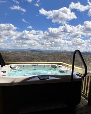 Brand-new 4 person hot tub. With an amazing view.