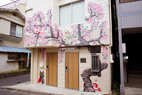 Main entrance (Sakura house)