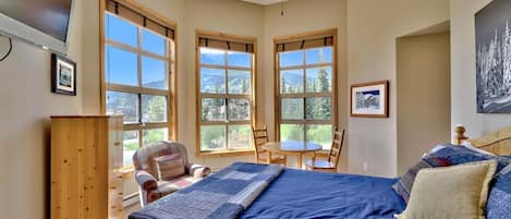 Master Bedroom with a spectacular mountain view