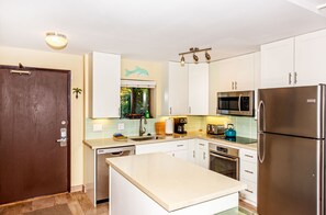 KBR 210 - Kitchen, Kitchen Island & Front Door