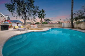 Sparking pool (non-heated)
