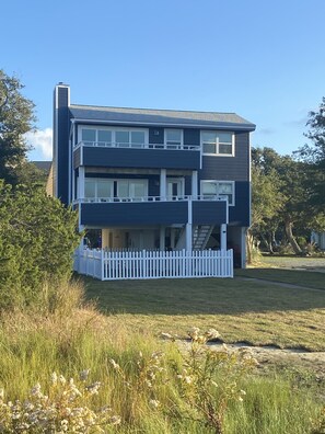 Plenty of outdoor space between the water and the house.