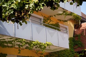 Gemütliches Doppelzimmer (24m²) mit Balkon-Ansicht von außen