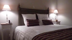 Sleeping area. King size bed 160