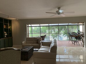 Sliding, floor to ceiling doors to lanai
