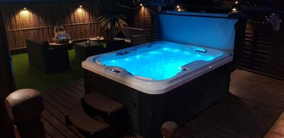 York Holiday Lodge - Private Hot Tub & Kids Play Area - Free bubbly  