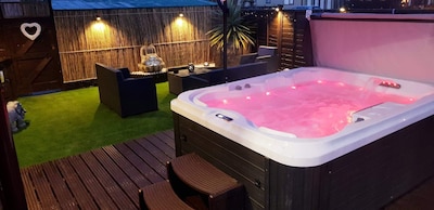 York Holiday Lodge - Private Hot Tub & Kids Play Area - Free bubbly  