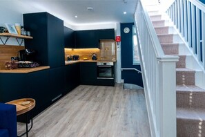 A fully loaded kitchen for those days when you want to stay home and cook.

That's if you're not tempted to visit one of the many fantastic restaurants that Ramsgate has to offer.

