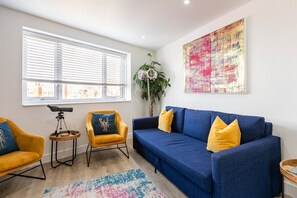 'Everything about our stay was just wonderful. The house was immaculately presented and ideally located, with a stunning roof terrace as a beautiful bonus where you could sit and watch the world go by! Lee-Ann was a perfect host'