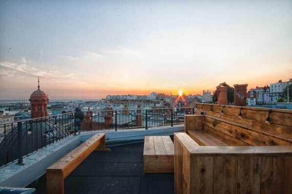 Our roof terrace allows you to watch both the sunrise and the sunset along with a full view of the marina.