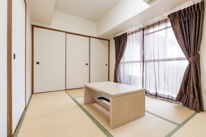 Japanese-style room 6 tatami