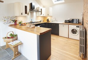 Forge Croft, Yorkshire: Spacious kitchen, well equipped with plenty of natural light from the skylight above