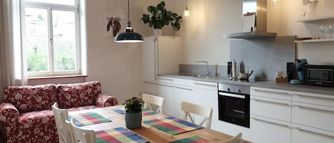 Ferienwohnung Freunde WG, 105qm, 4 Schlafzimmer, max. 8 Personen-Küche