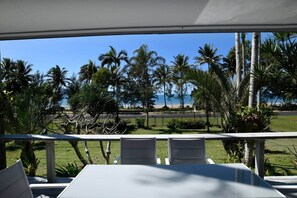 Ohana - South Mission Beach - Outdoor dining view
