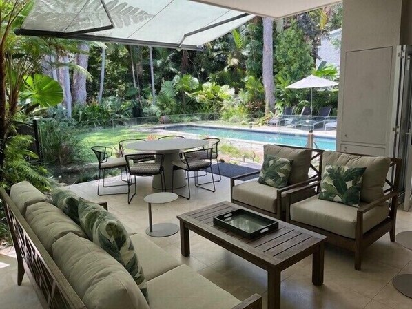 Outdoor living / dining 