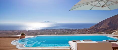 Elite Santorini Villa | 5 Bedroom Villa | Private Pool & Beautiful Sea Views | Pyrgos