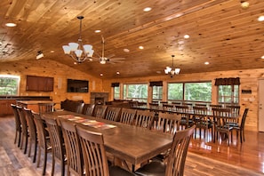 Dining Area Seats Up To 32 People! Great For Large Gatherings And Group Dining!