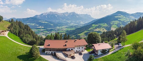 Außenseite Ferienhaus [Sommer]