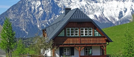 Außenseite Ferienhaus [Sommer]