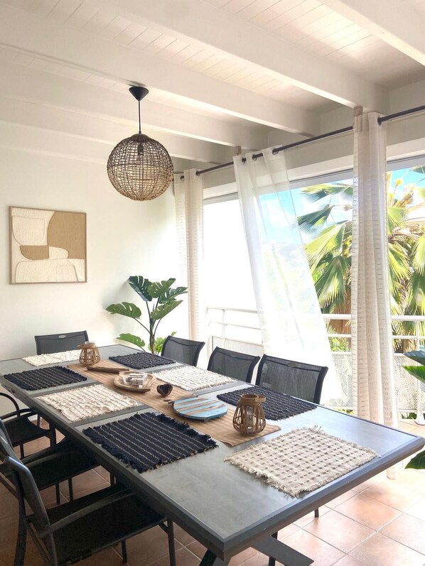 Outdoor dining