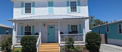 Seadog Beach House - room to park 4 vehicles and 1 boat or RV-has 50 amp hookup